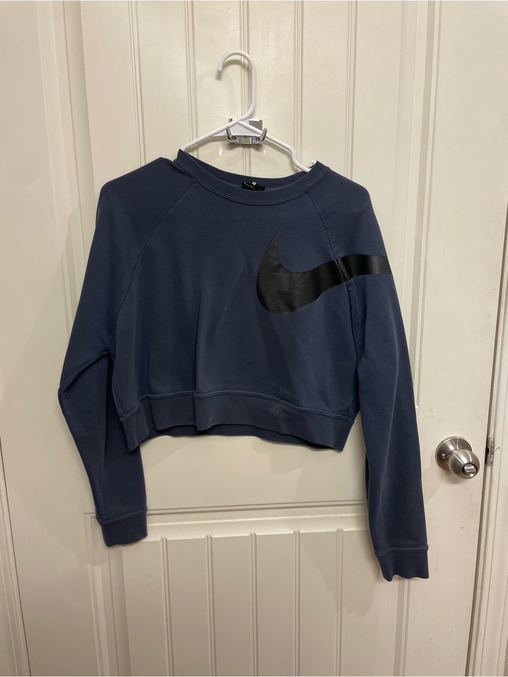Nike Women's Navy Cropped Crew Sweatshirt with Black Swoosh